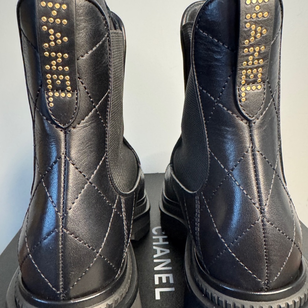 Authentic CHANEL Black Chelsea Ankle Boots with Calfskin Leather - Picture 4 of 10